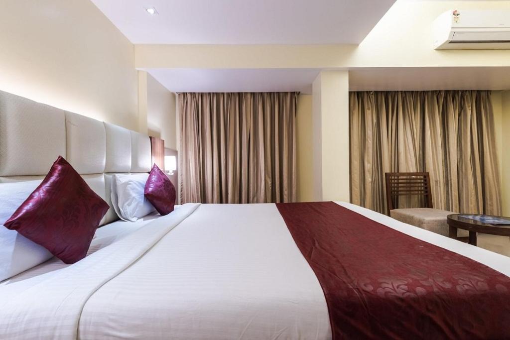 נאווי מומבאי Hotel Aishwarya Residency מראה חיצוני תמונה