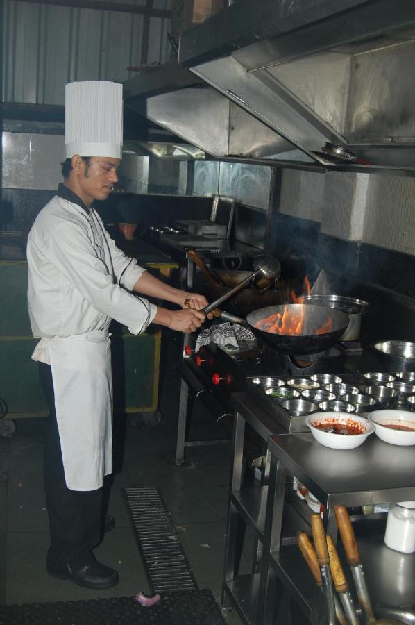נאווי מומבאי Hotel Aishwarya Residency מראה חיצוני תמונה